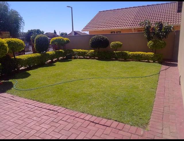 3 BEDROOM HOUSE FOR SALE IN TLHABANE WEST